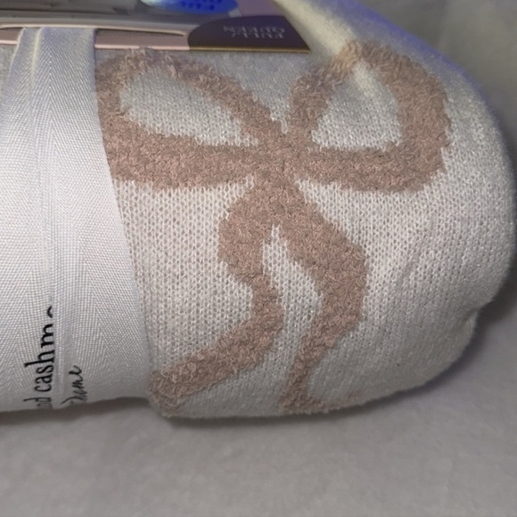 Cupcakes and cashmere pink ribbon/bow, king size reversible, knit blanke - Picture 5 of 11